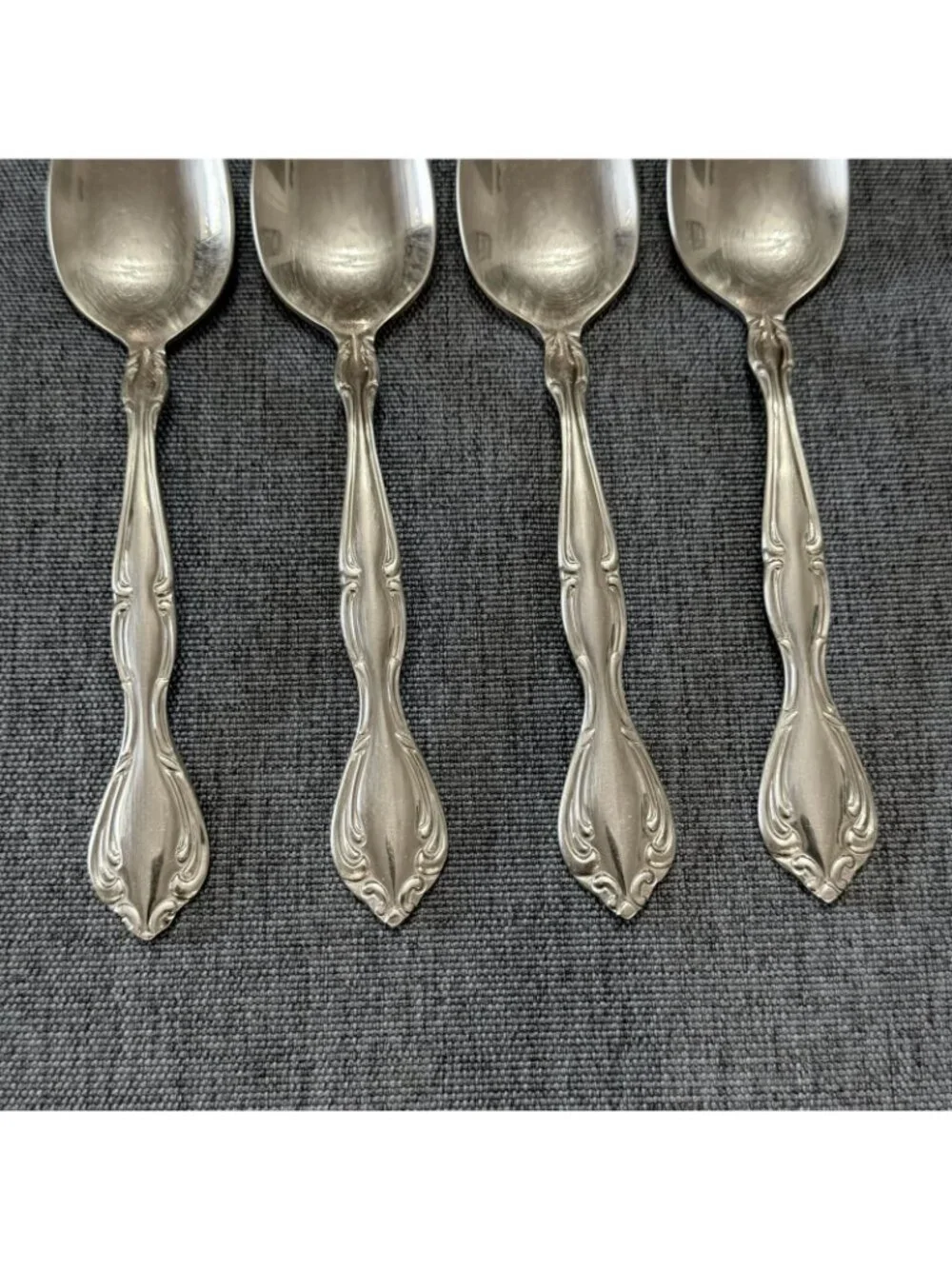 Set of 4 Oneida Cantata Glossy Teaspoons Stainless Flatware Community Spoon